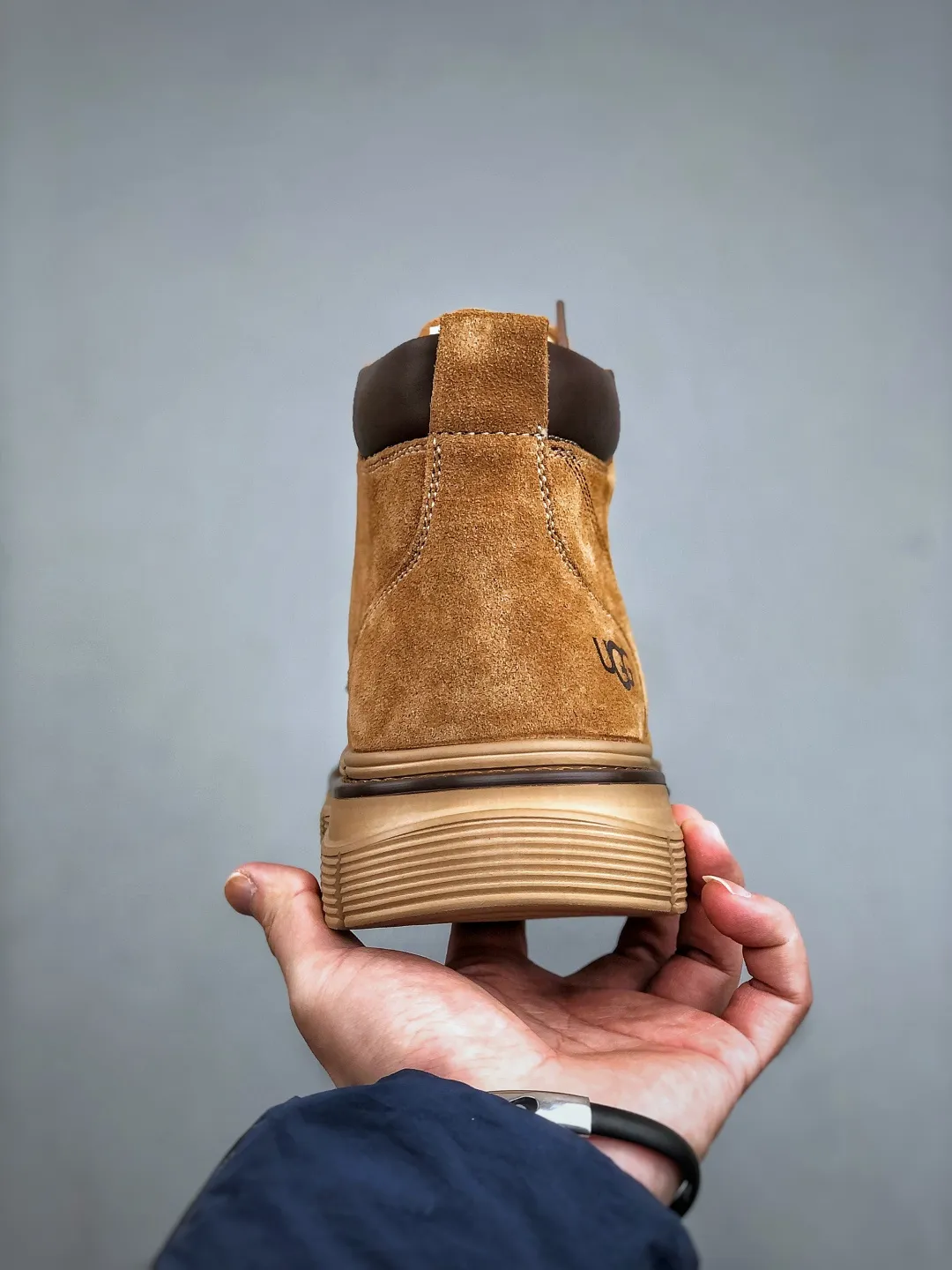 Local self-pickup💰560 supports store placement New goods🚀#UGG New products for autumn and winter (plush integrated lining🔥warm and heat-locking) must-haves for autumn and winter Outdoor mid-top casual Martin boots snow boots series Guangdong factory quality Autumn and winter new styles Fashion trend matching Fabrics are imported from Italy frosted cowhide All shoes are made of genuine cowhide materials from outsole to hardware are made from OEM raw materials Good products do not kill pigs The quality of the first order is strictly controlled A full set of official website unified packaging. This year’s winter cold-proof outdoor products are a must-have for daily casual matching for sportsmen‼ American affordable luxury brand [UGG] Tasman Weather Hybrid Tasman hybrid series mid-top lightweight casual Martin boots "Size: 38-44 (one size larger than sports shoes)